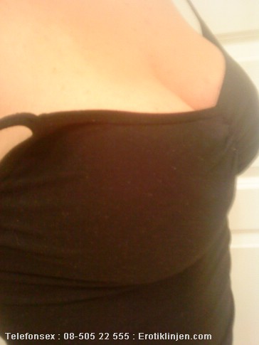 Telefonsex beskrivning: Spruta din sperma �ver mina br�st...