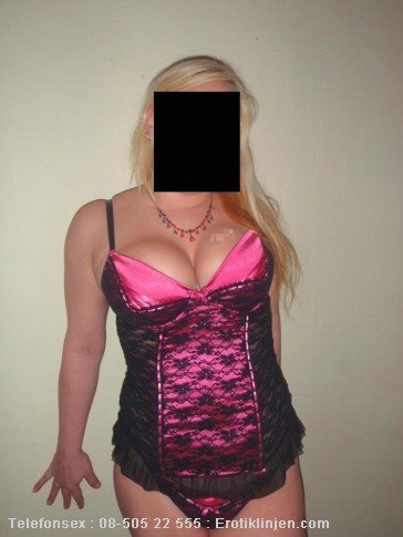 Wilda Telefonsex beskrivning: Kåt blonde som elsker telefon sex