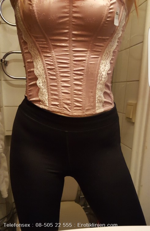 Telefonsex med Emelie Emelie Telefonsex beskrivning: